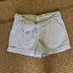 NWOT Lauren James M shorts. Grey/white seersucker